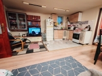 Csömör Üzlethelyiség